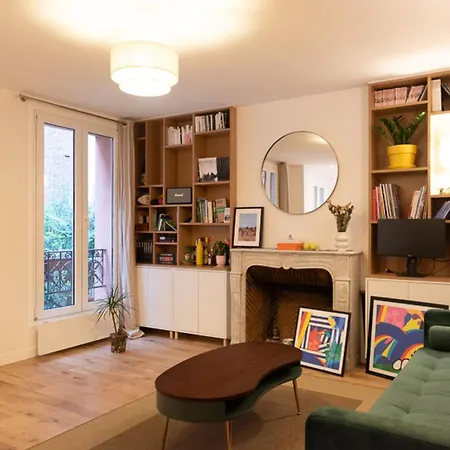 Apartment Charming In Montmartre